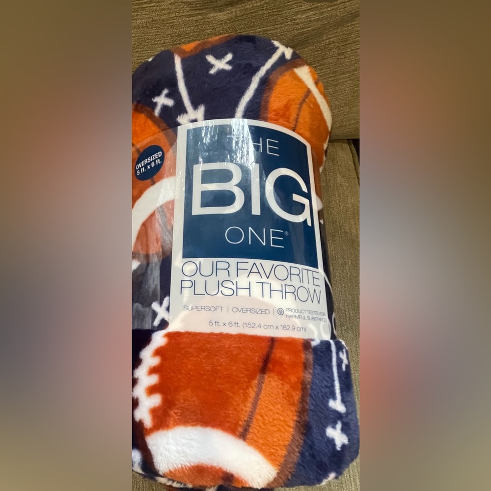 Oversized plush blanket